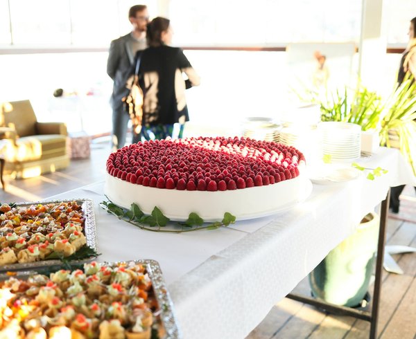 Key Features of an Ideal POS System for Restaurants Offering Dine-In and Drive-Through Services